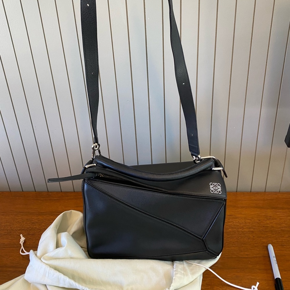NWT Authentic Loewe Medium Black Puzzle Bag w/feet